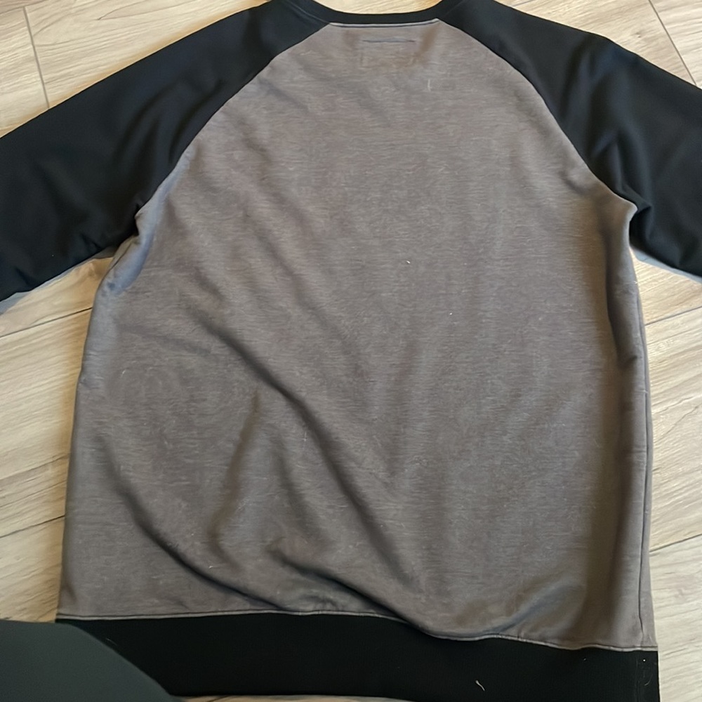 Guess Embossed crew neck sweater black and charcoal - Picture 2 of 3